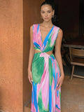 Vestido largo sin mangas con recorte retorcido y estampado tie-dye