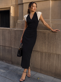 Vestido midi de bloques de color con fruncido y escote en V