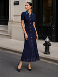 Vestido maxi de punto acanalado con cuello de mezclilla