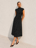 Vestido midi acampanado de manga corta con lunares