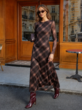 Vestido largo de malla a cuadros con mangas largas